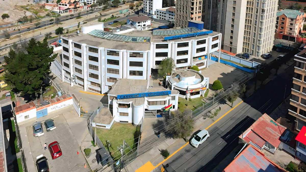 COLEGIO PARTICULAR SAN RAFAEL ACTUAL FACULTAD DE MEDICINA UNIVERSIDAD CATÓLICA BOLIVIANA